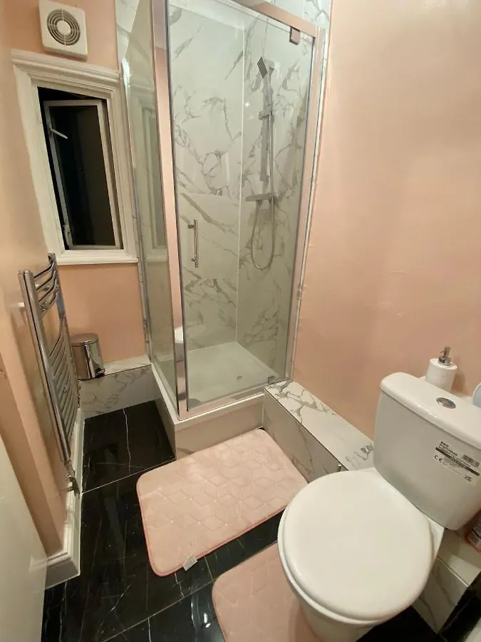 1 Bedroom Luxury Apartments By London City