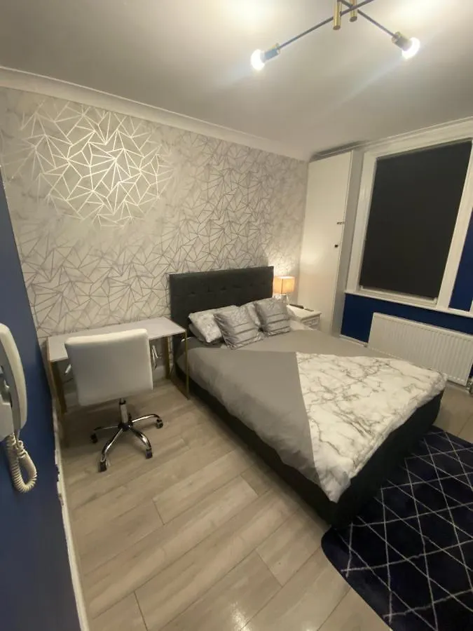 1 Bedroom Luxury Apartments By London City